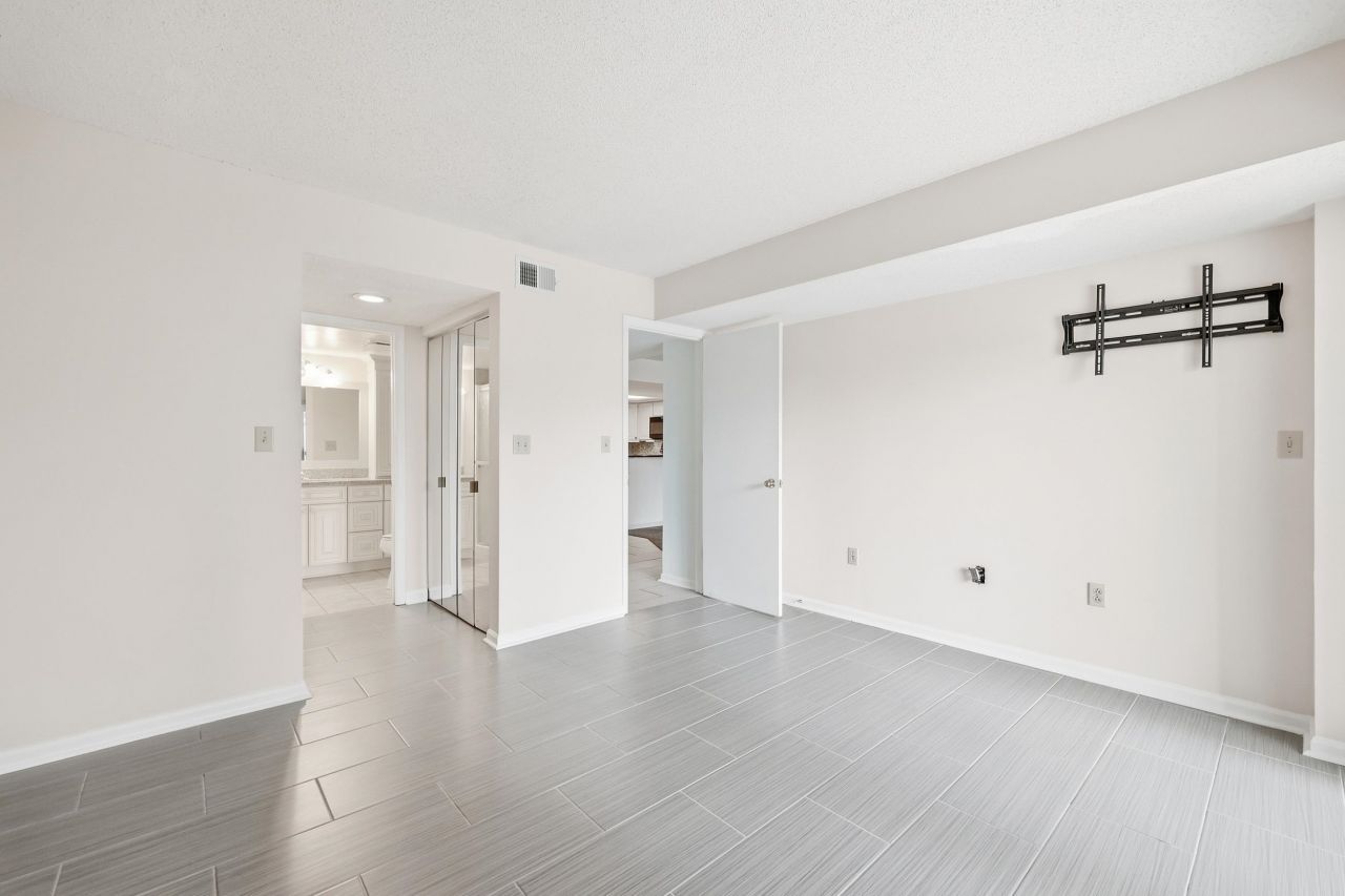 311 69th Ave. N  Photo 23