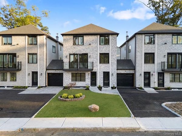 27 Ellish Parkway, Unit 103, Spring Valley, NY 10977