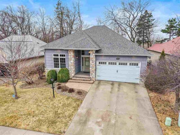 2238 Dempster Dr, Coralville, IA 52241