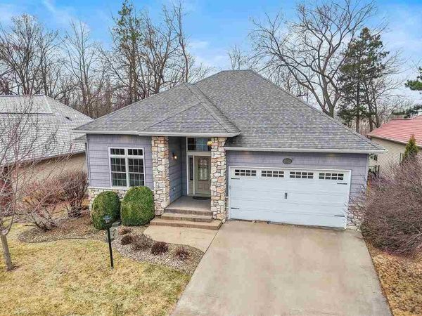 2238 Dempster Dr, Coralville, IA 52241