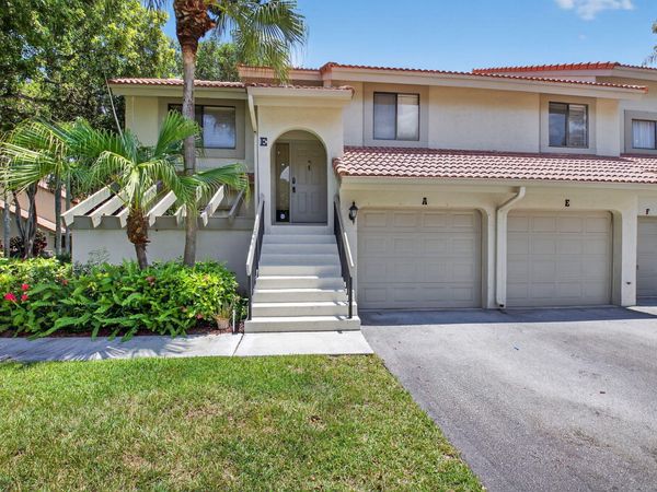 5530 Coach House Circle, Unit E, Boca Raton, FL 33486