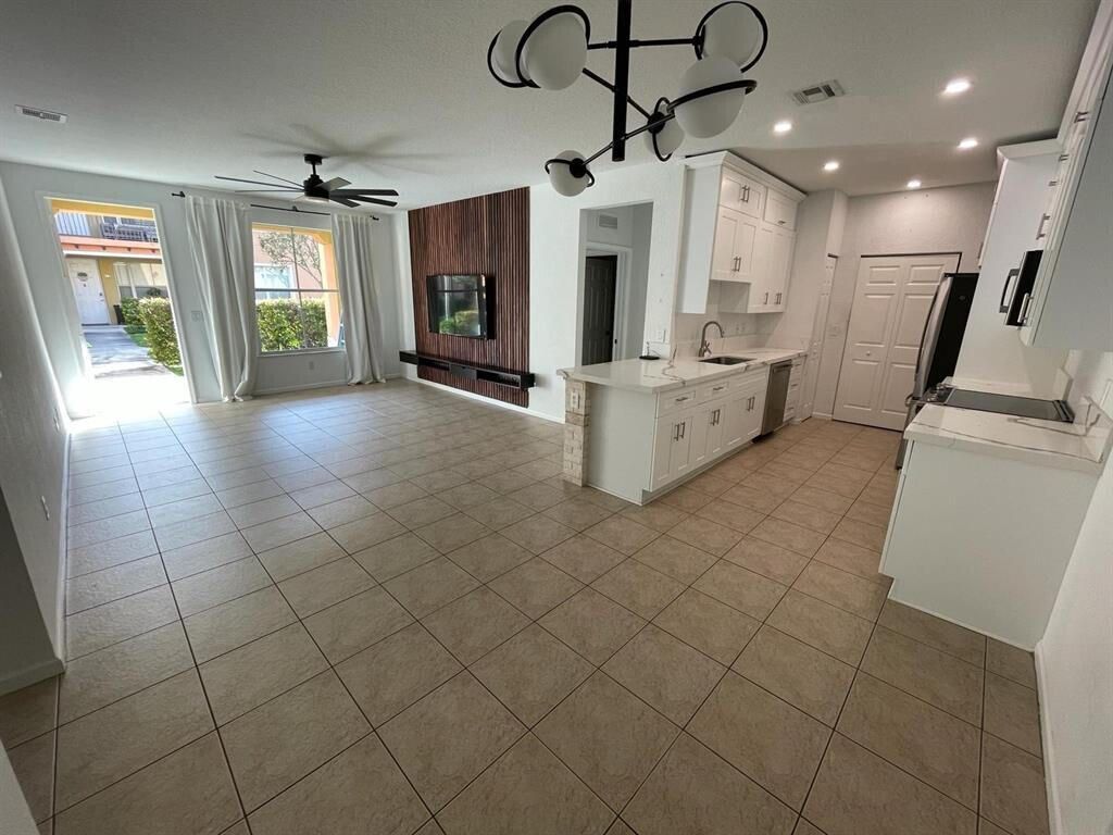 3549 Forest Hill Boulevard, Unit 19, Palm Springs, FL 33406 Photo