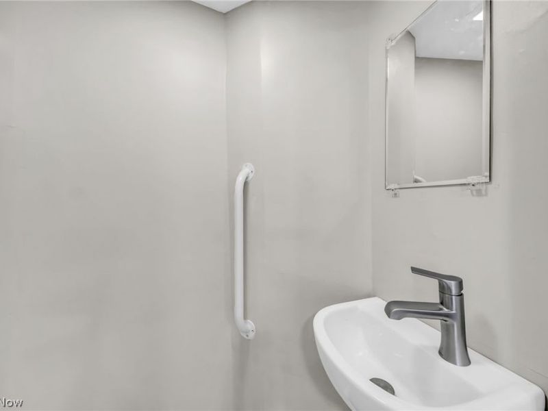 323 Groveland Club Drive, Cleveland, OH 44110 Photo 11