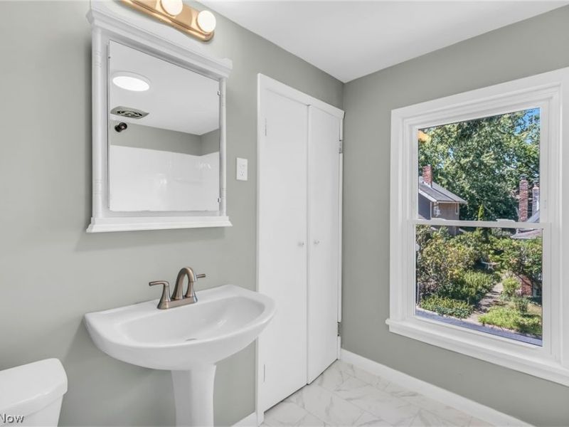 323 Groveland Club Drive, Cleveland, OH 44110 Photo 20