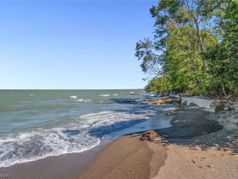 323 Groveland Club Drive, Cleveland, OH 44110 Photo 33