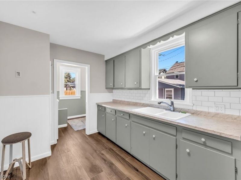 323 Groveland Club Drive, Cleveland, OH 44110 Photo 6