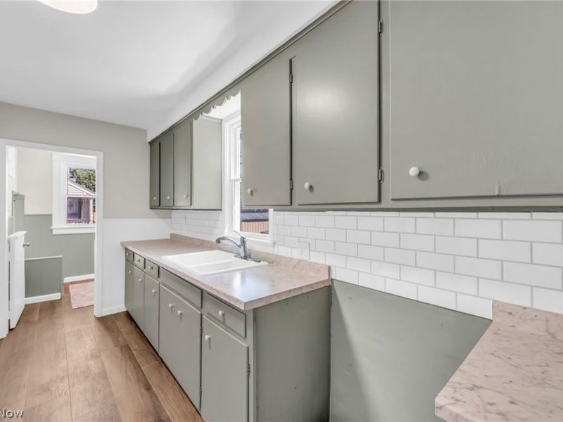 323 Groveland Club Drive, Cleveland, OH 44110 Photo 8