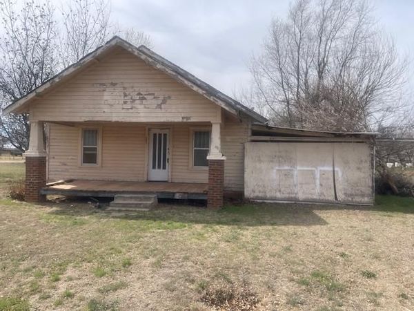 483 S 2nd Street, Mountain View, OK 73062