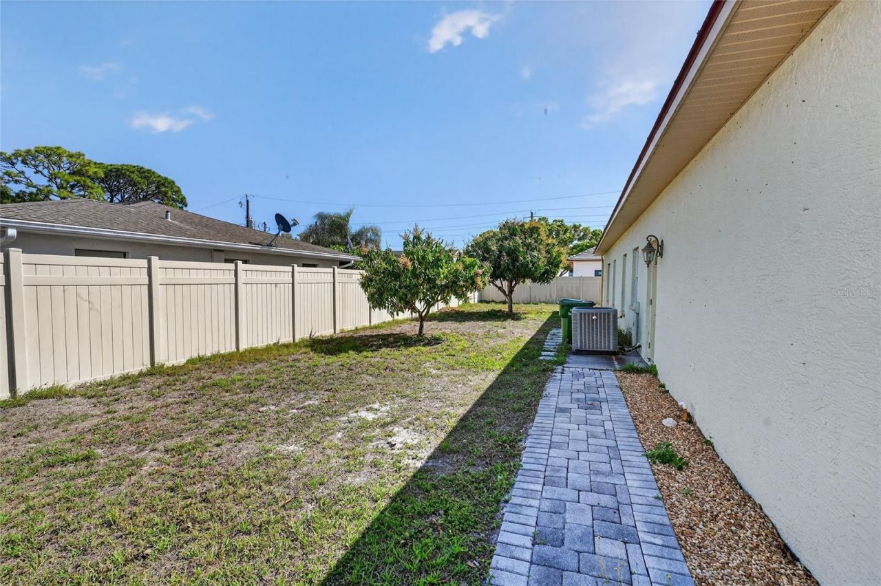 2724 Temple Street , Sarasota, FL 34239 Photo