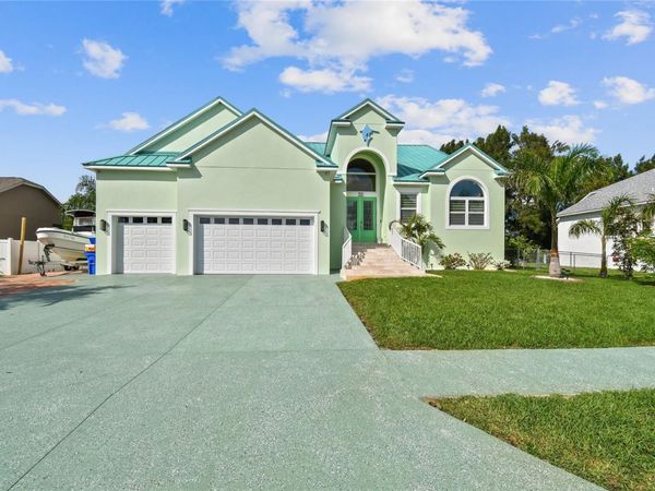 711 EAGLE LANE , APOLLO BEACH, FL 33572