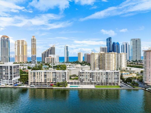 17500 N BAY RD, Unit S-707, Sunny Isles Beach, FL 33160