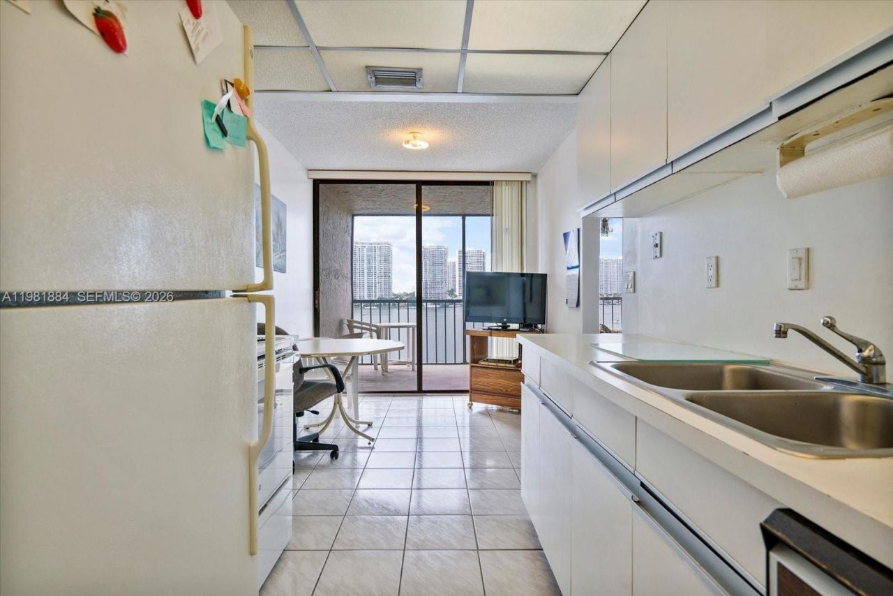 17500 N Bay Rd, Unit S-707, Sunny Isles Beach, FL 33160 Photo