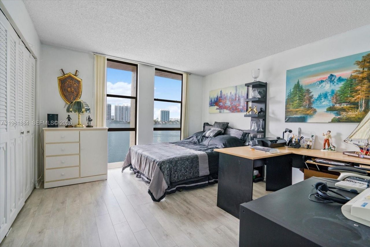 17500 N Bay Rd , Unit S-707, Sunny Isles Beach, FL 33160 Photo