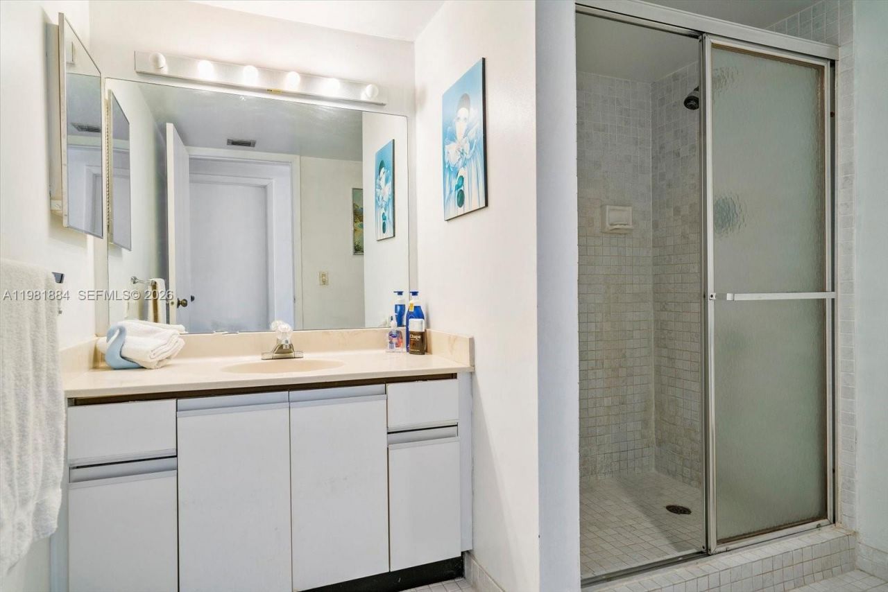 17500 N Bay Rd , Unit S-707, Sunny Isles Beach, FL 33160 Photo