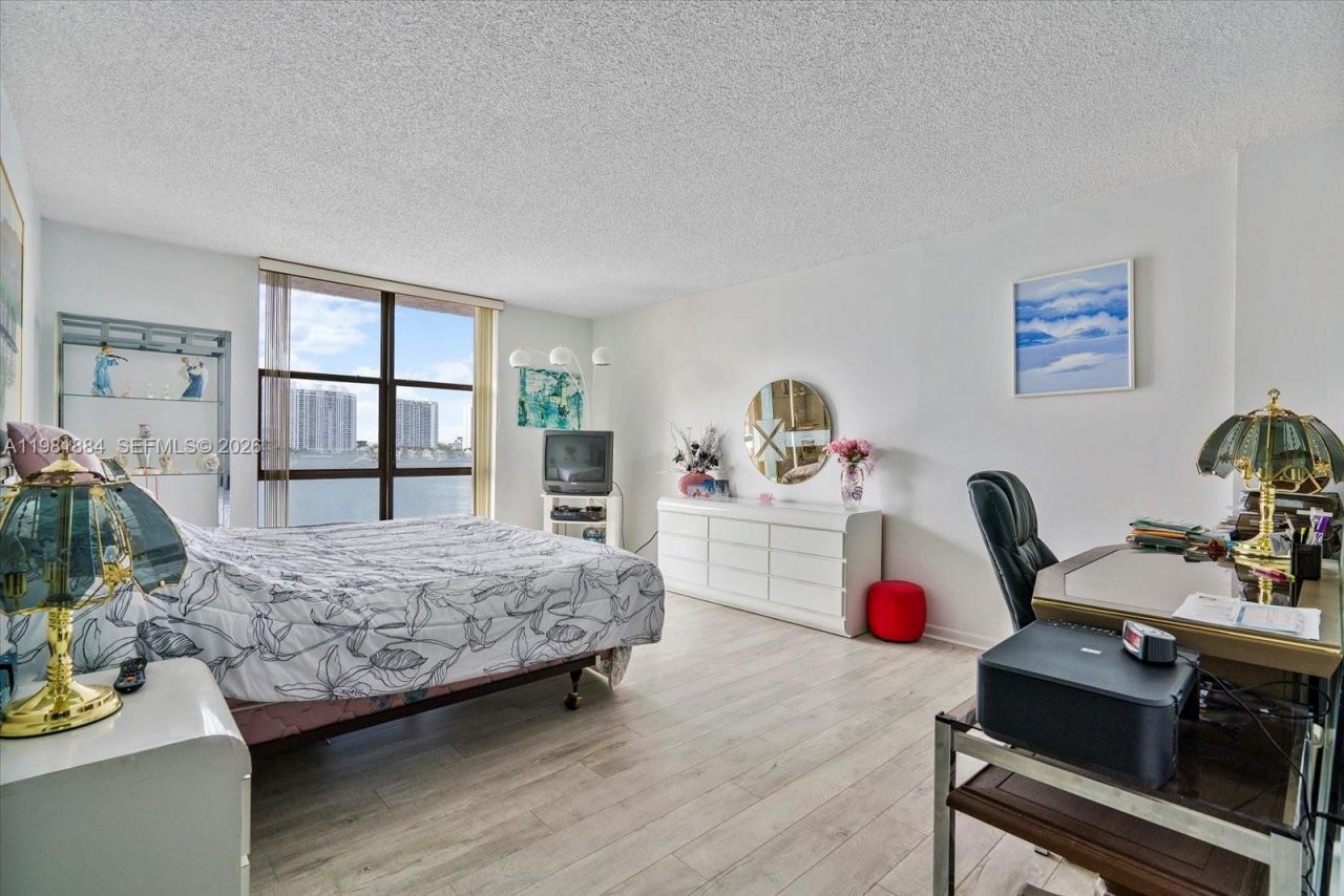 17500 N Bay Rd, Unit S-707, Sunny Isles Beach, FL 33160 Photo