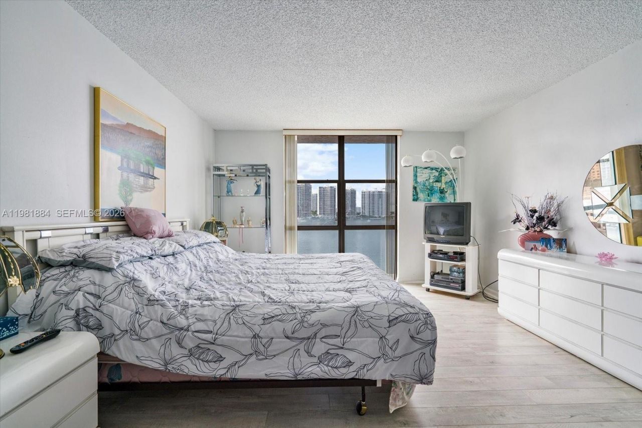 17500 N Bay Rd, Unit S-707, Sunny Isles Beach, FL 33160 Photo