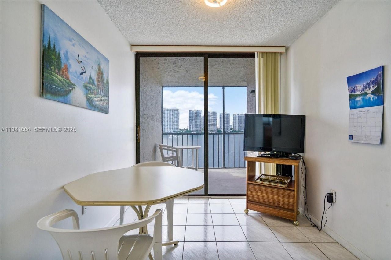 17500 N Bay Rd, Unit S-707, Sunny Isles Beach, FL 33160 Photo