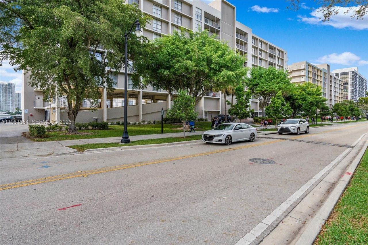 17500 N Bay Rd, Unit S-707, Sunny Isles Beach, FL 33160 Photo