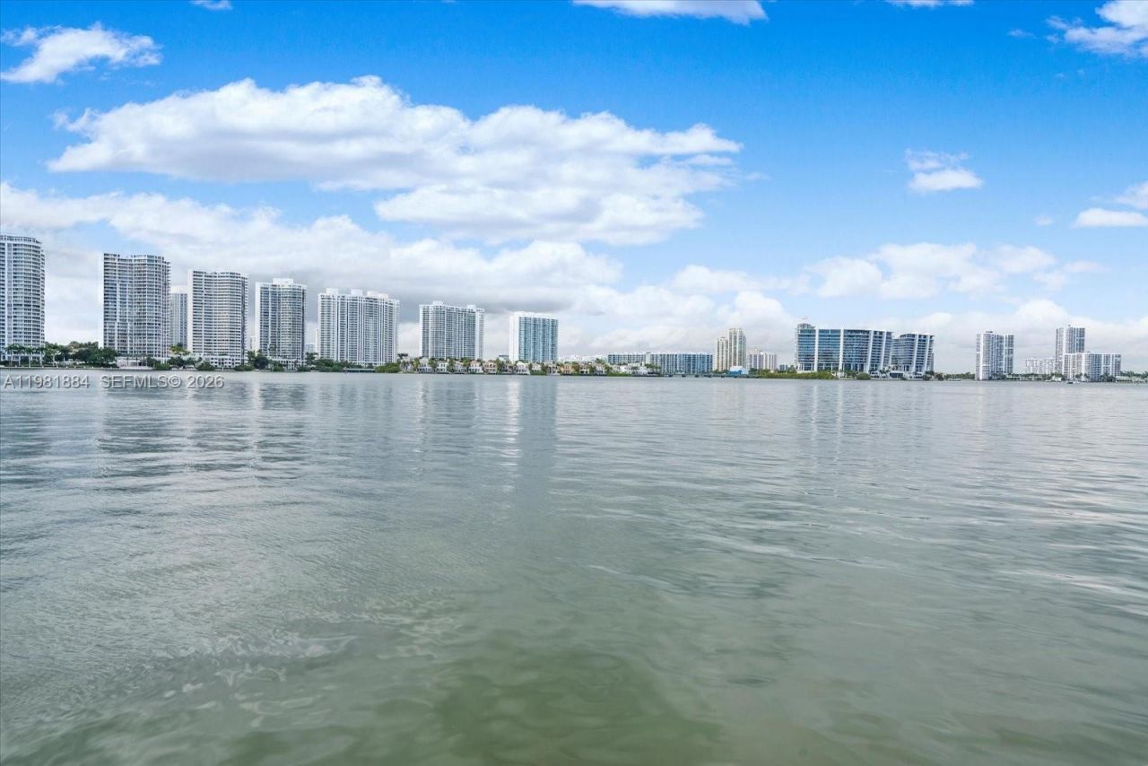 17500 N Bay Rd , Unit S-707, Sunny Isles Beach, FL 33160 Photo