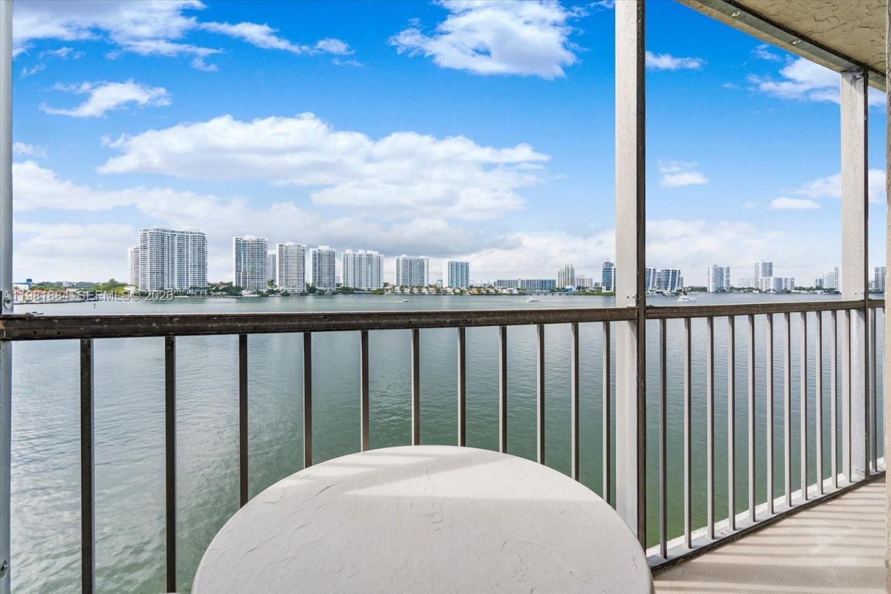 17500 N Bay Rd, Unit S-707, Sunny Isles Beach, FL 33160 Photo