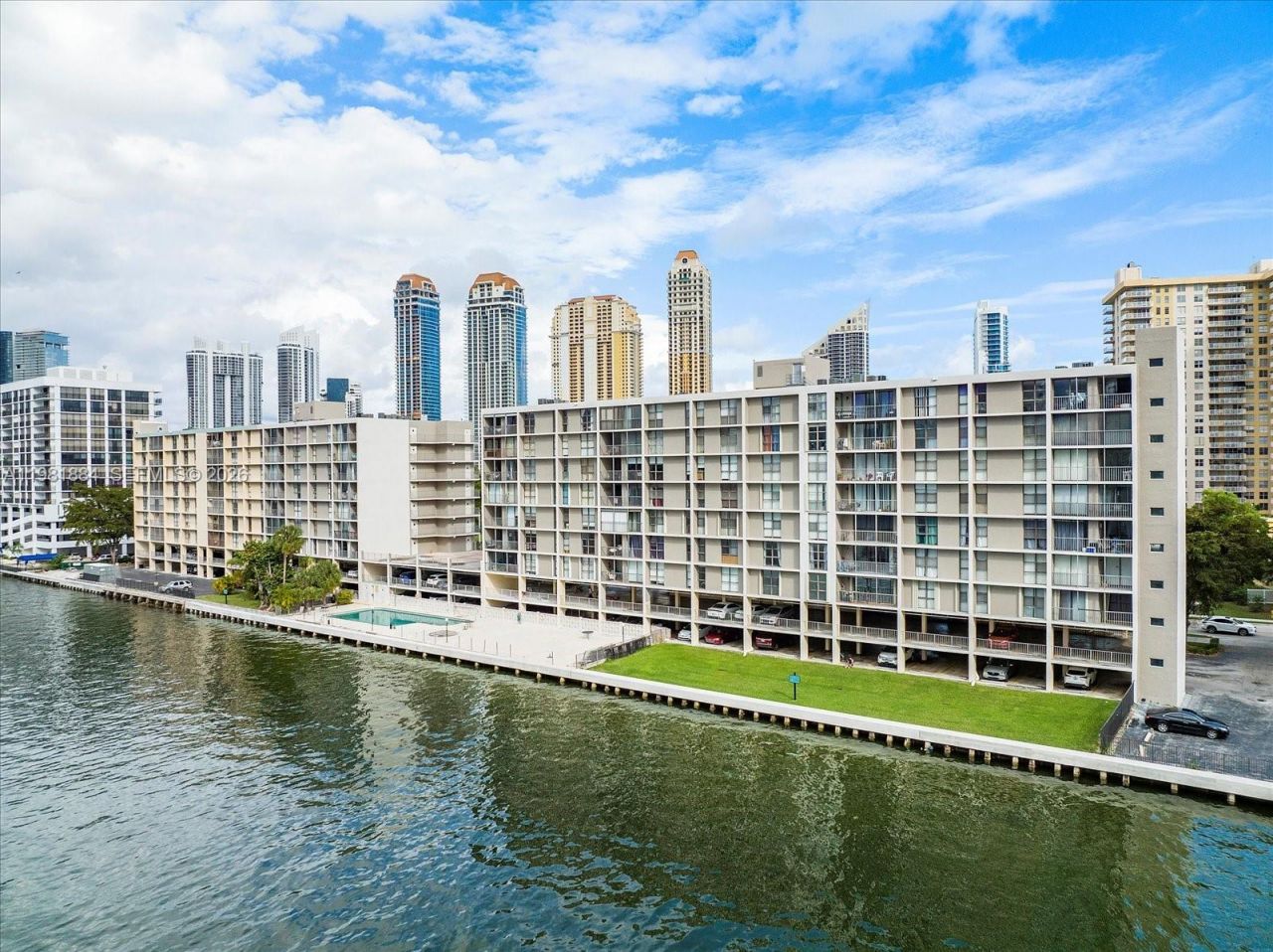 17500 N Bay Rd, Unit S-707, Sunny Isles Beach, FL 33160 Photo