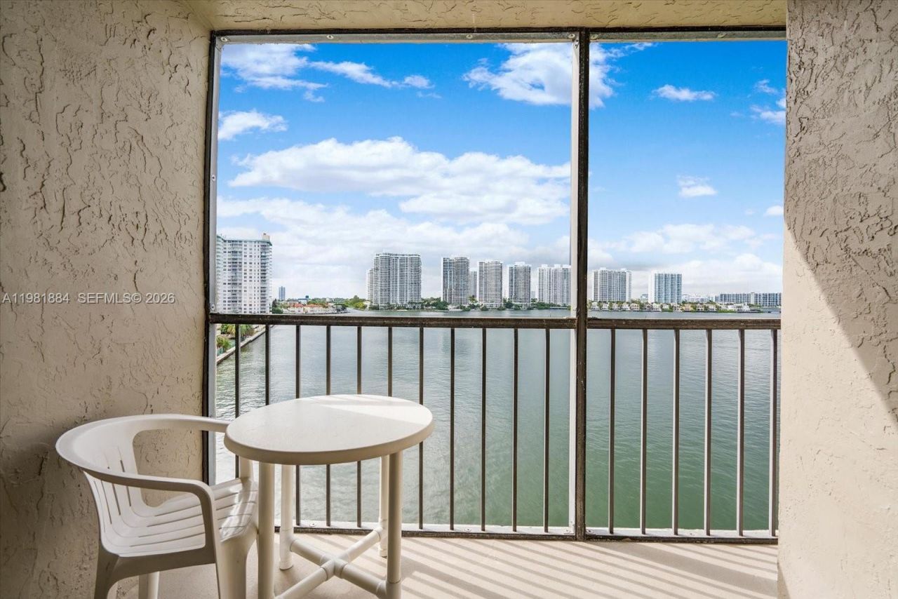 17500 N Bay Rd , Unit S-707, Sunny Isles Beach, FL 33160 Photo