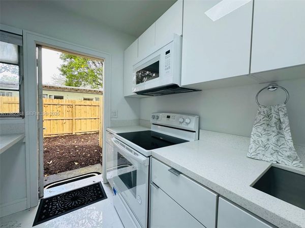 407 SE 14th Ct SE 14th Ct, Unit 3, Fort Lauderdale, FL 33316