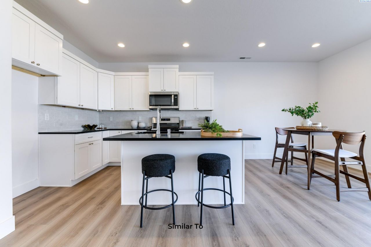 10514 Clearwater Dr, Kennewick, WA 99336 Main Photo