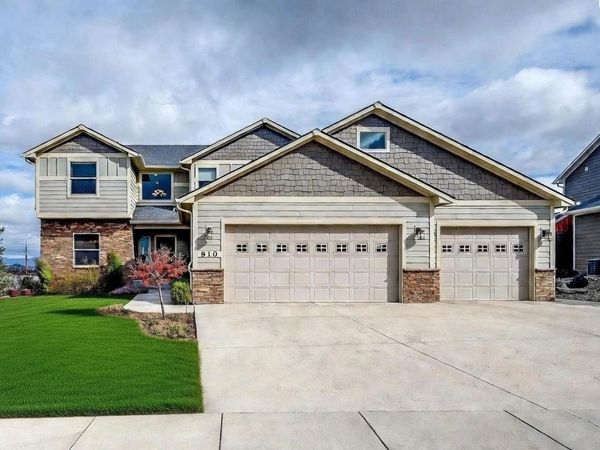 810 SW Windy Point Court, Pullman, WA 99163
