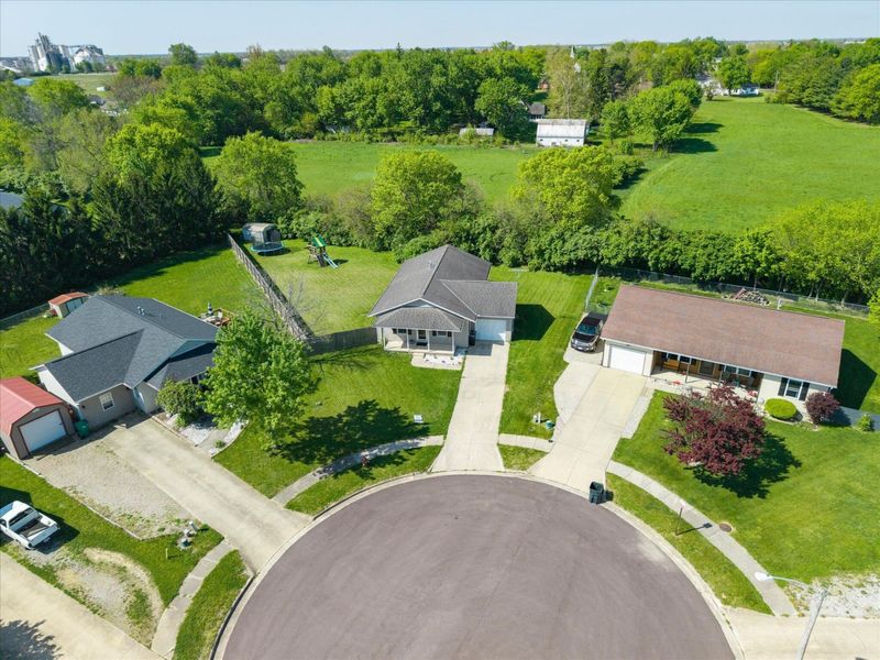 108 W Concord Lane, Bloomingburg, OH 43106 Photo 2