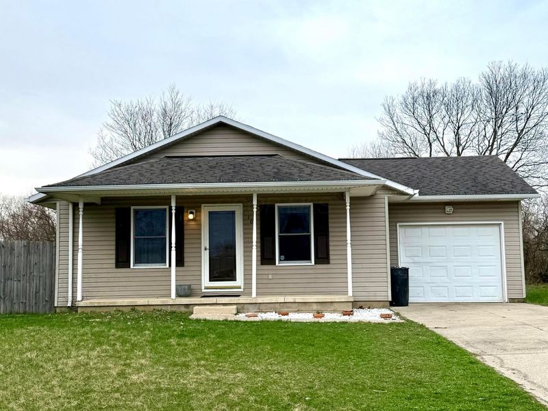 108 W Concord Lane , Bloomingburg, OH 43106 Photo 2