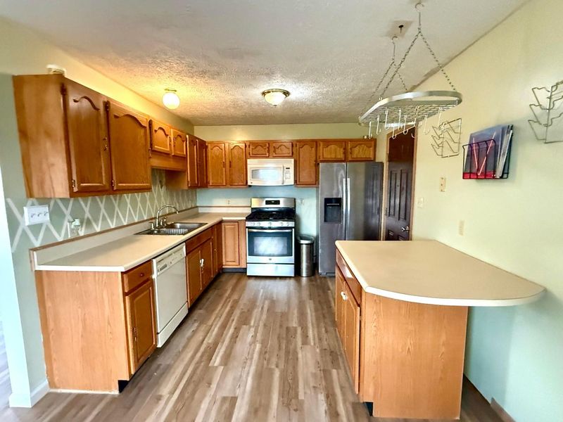 108 W Concord Lane , Bloomingburg, OH 43106 Photo 5