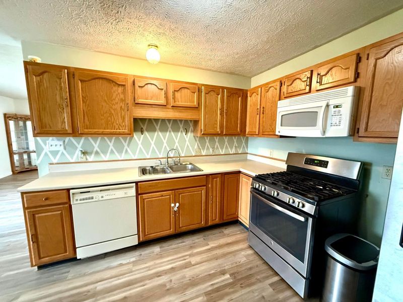 108 W Concord Lane , Bloomingburg, OH 43106 Photo 6