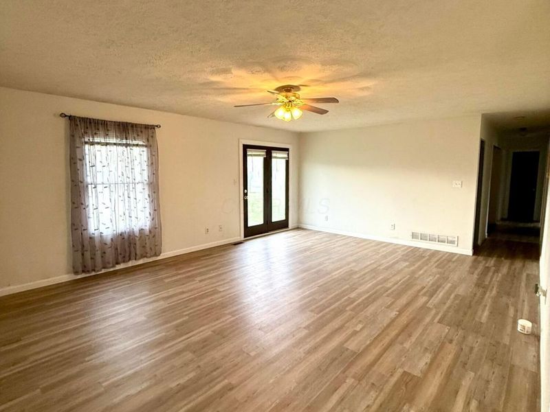 108 W Concord Lane , Bloomingburg, OH 43106 Photo 9