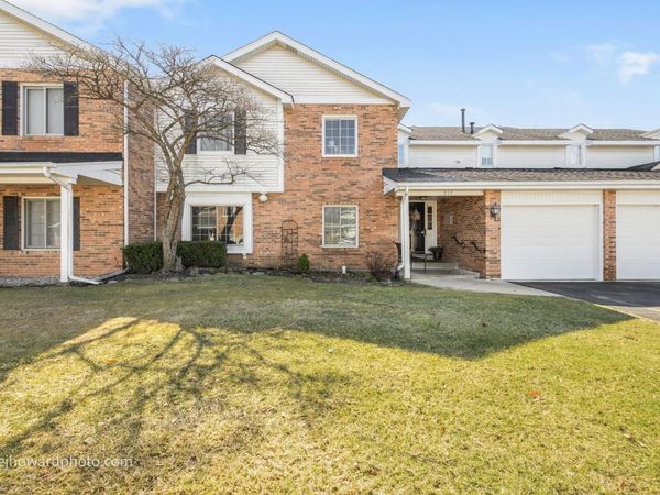 727 Maplewood Court , Unit A, Willowbrook, IL 60527