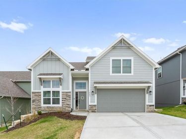 16083 Ryan Circle, Parkville, MO 64152