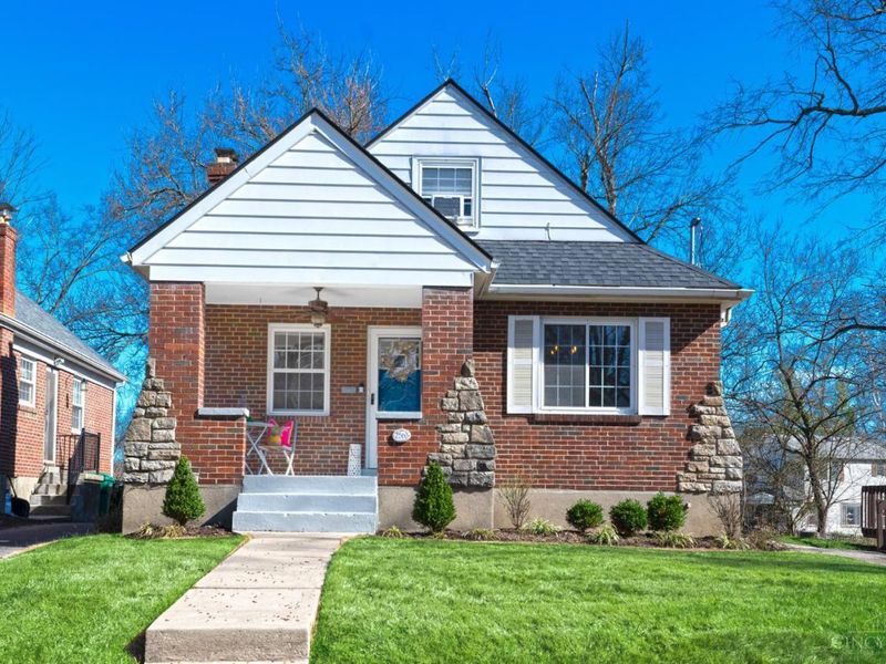 2560 Ridgeland Place, Cincinnati, OH 45212 Photo 1