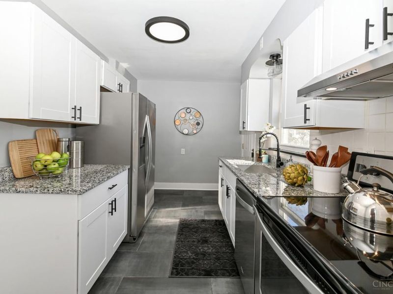 2560 Ridgeland Place, Cincinnati, OH 45212 Photo 16