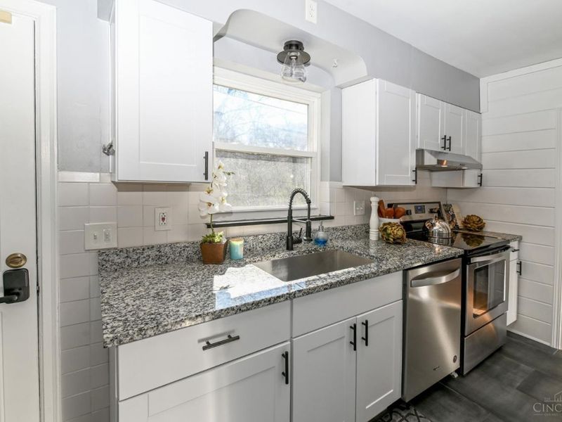 2560 Ridgeland Place, Cincinnati, OH 45212 Photo 18