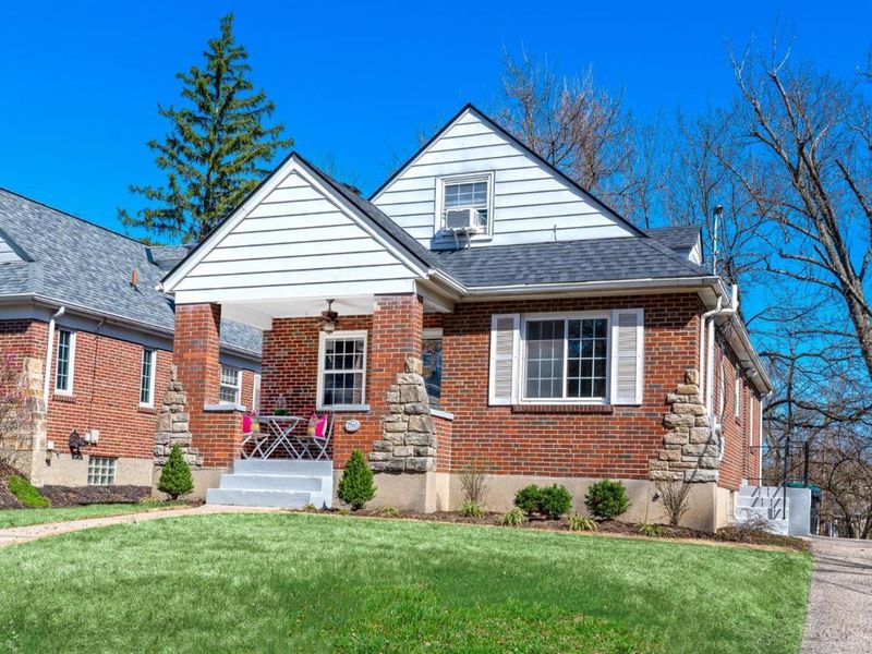 2560 Ridgeland Place, Cincinnati, OH 45212 Photo 2