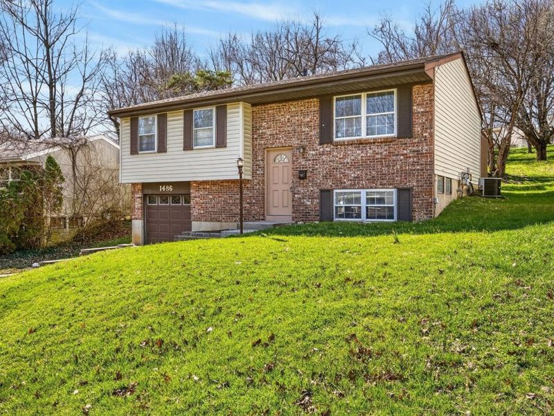 1486 Meadowbright Lane, Cincinnati, OH 45230 Photo 2