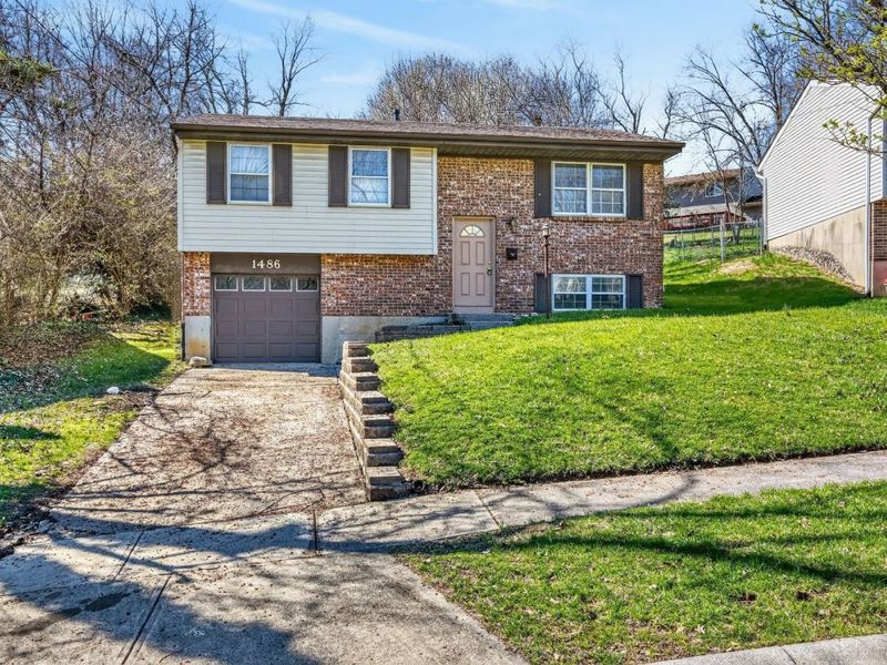 1486 Meadowbright Lane, Cincinnati, OH 45230 Photo 3