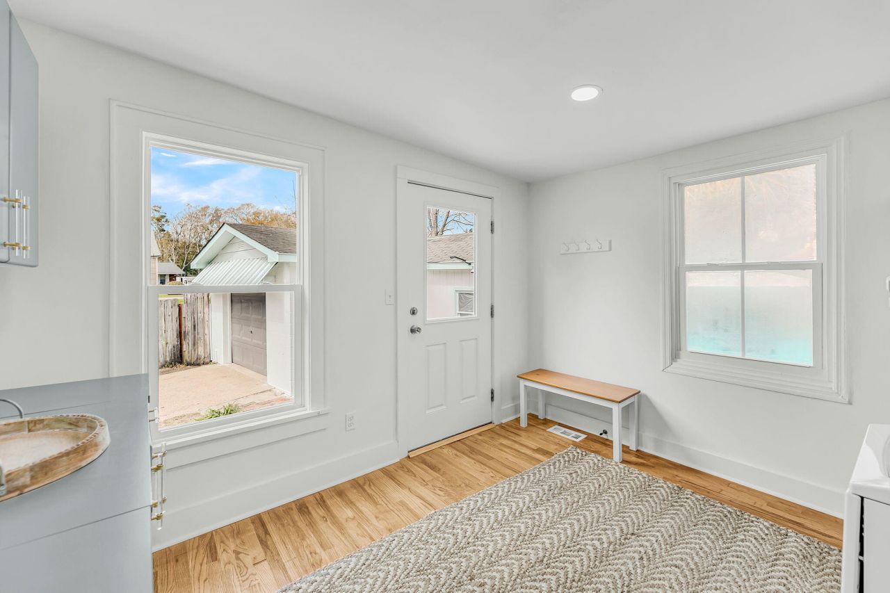 2698 Olympia Avenue Photo 10