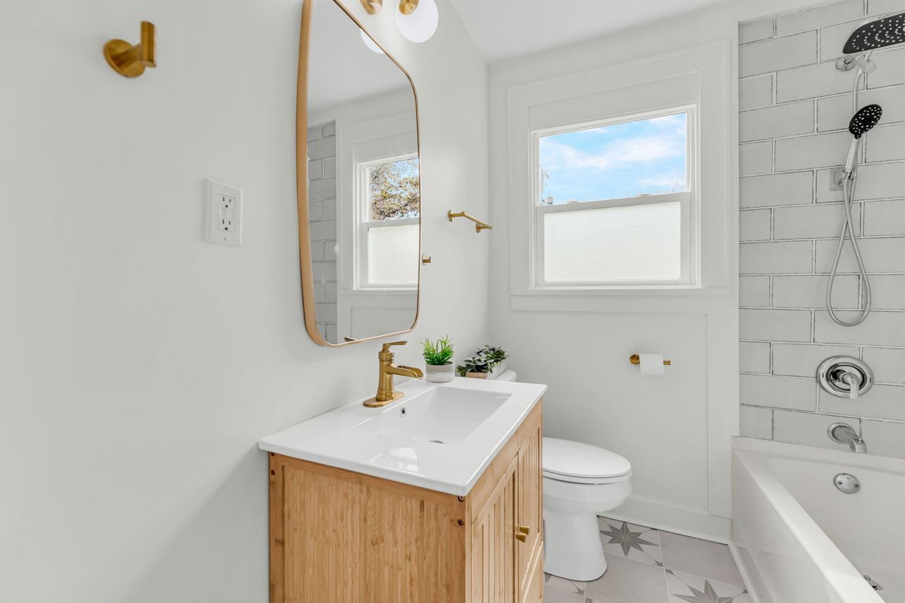 2698 Olympia Avenue Photo 19