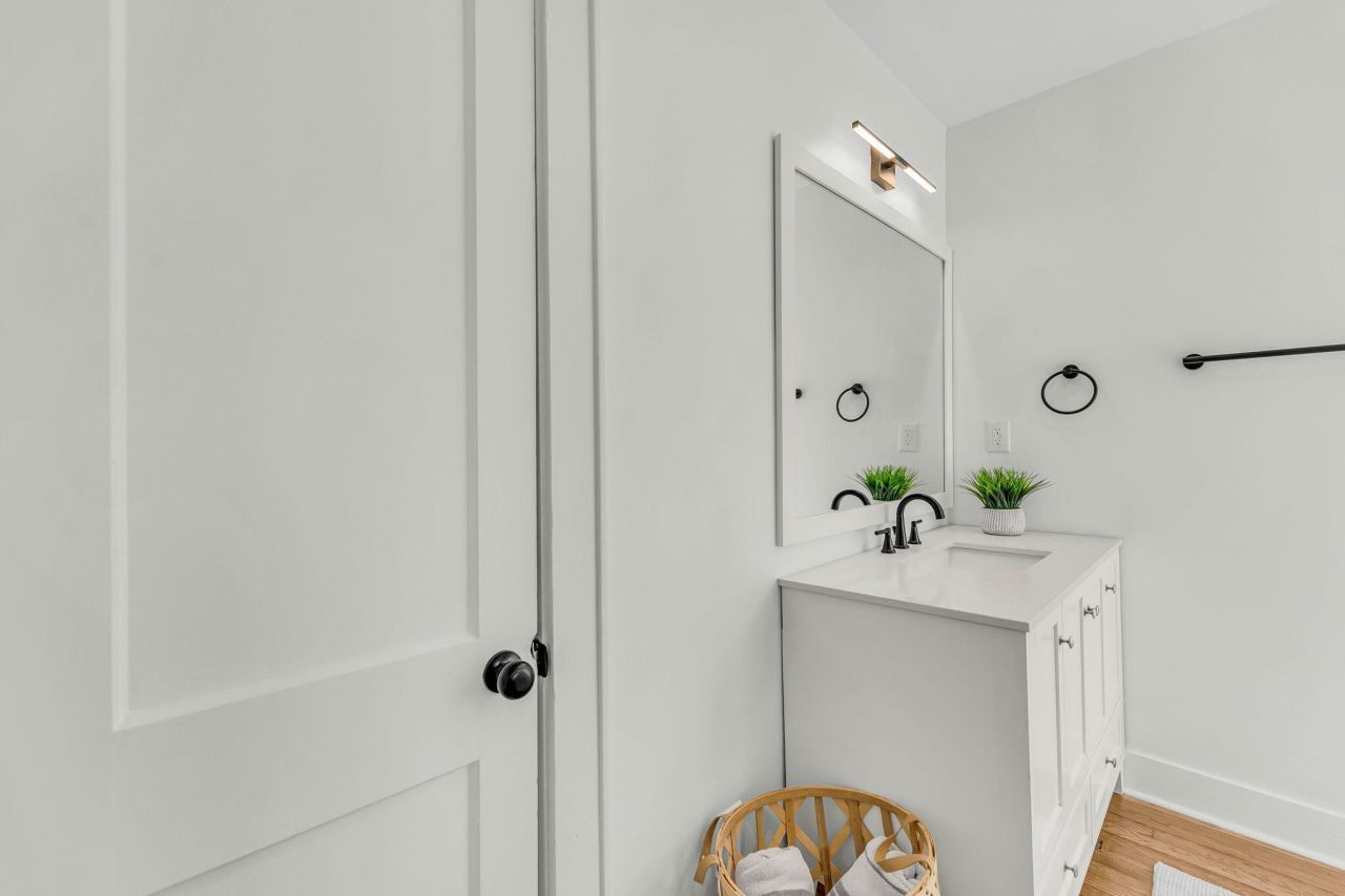 2698 Olympia Avenue Photo 23