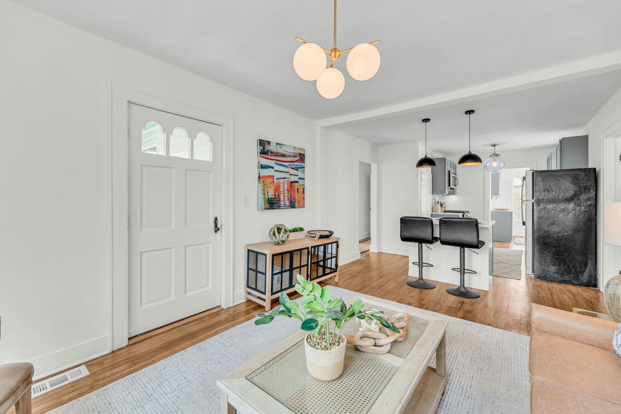 2698 Olympia Avenue Photo 4