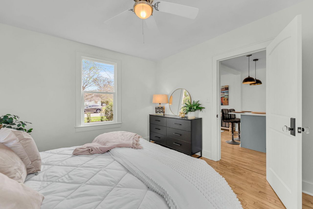 2698 Olympia Avenue Photo 7