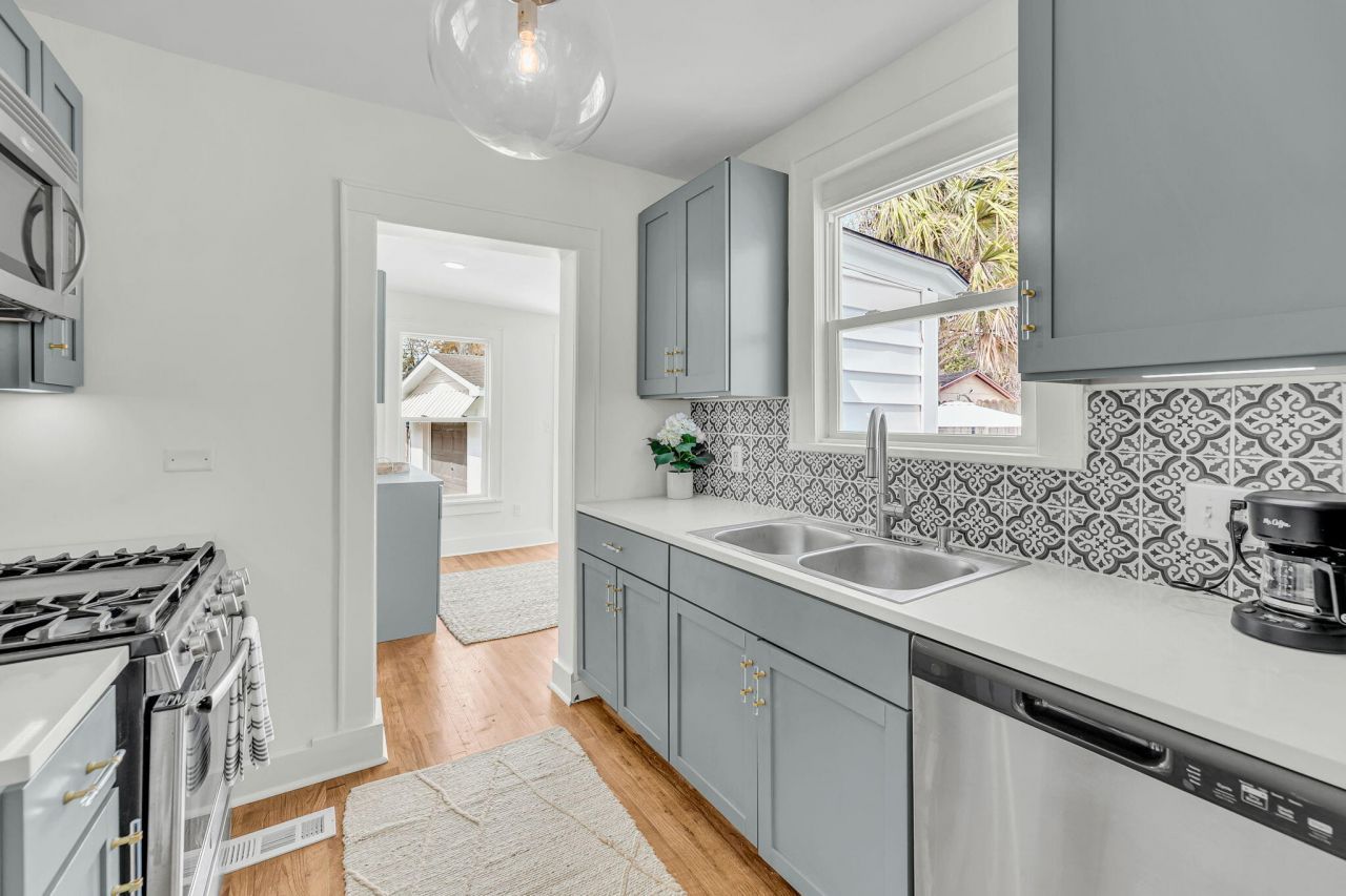 2698 Olympia Avenue Photo 9