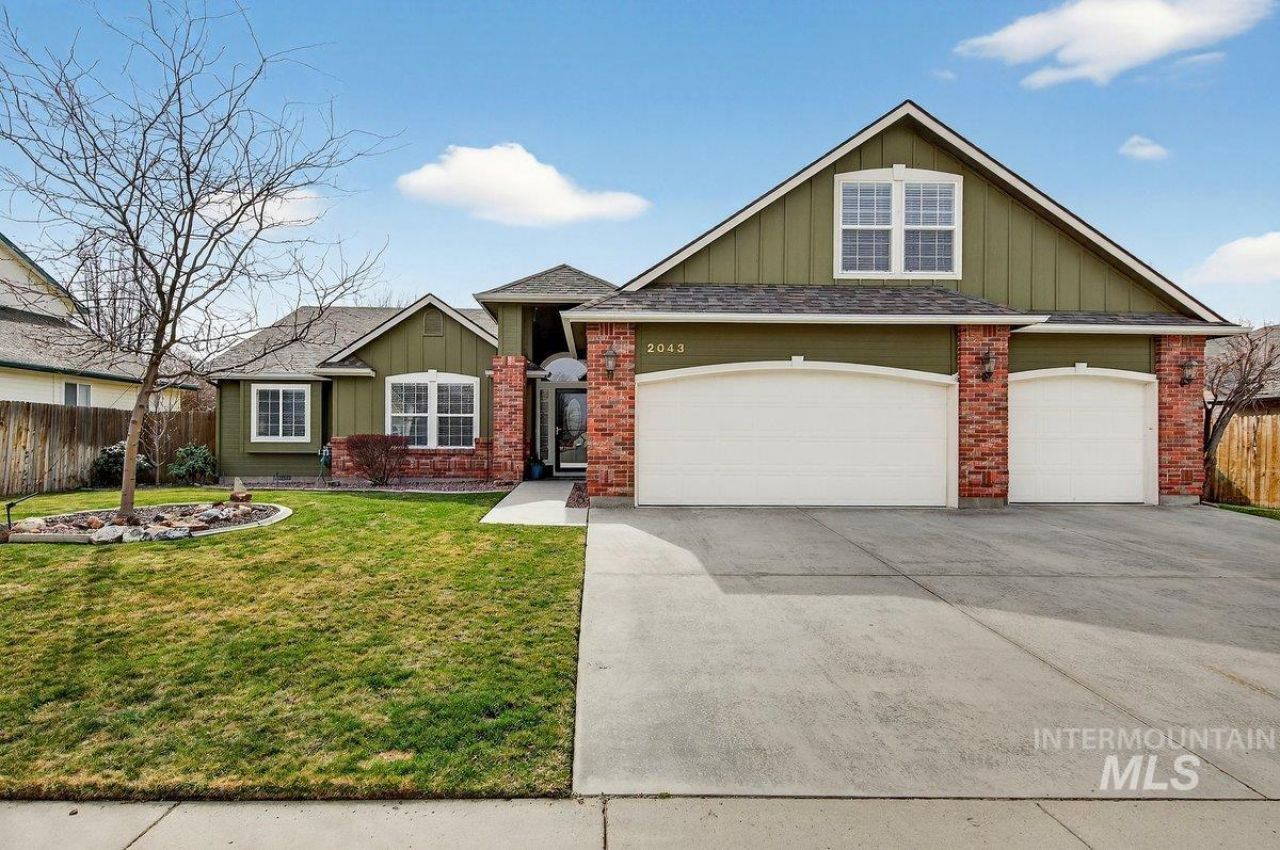 2043 E Dworshak Drive, Meridian, ID 83642 Main Photo