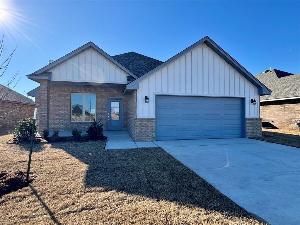 9324 NW 143rd Street, Yukon, OK 73099 Main Photo